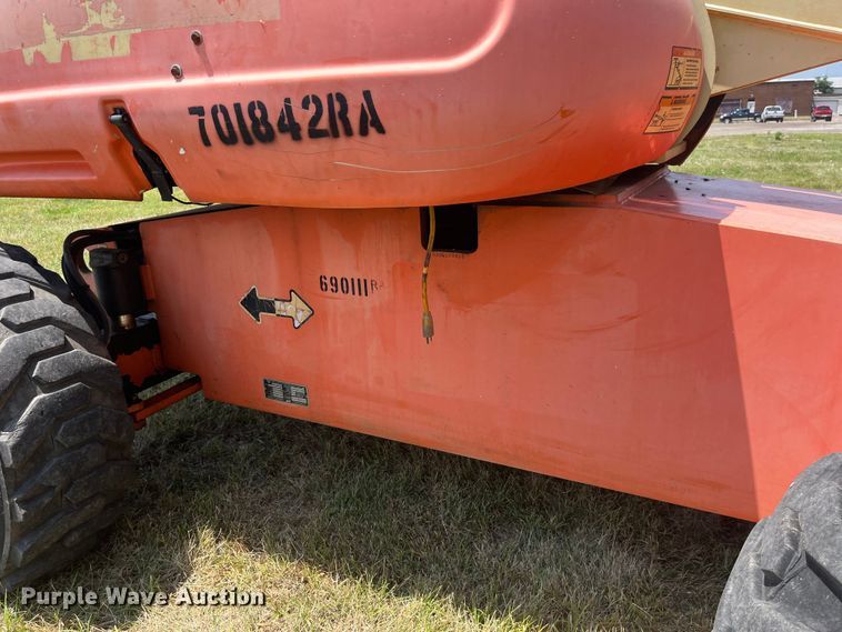 image for item EK8744 2007 JLG 600S boom lift