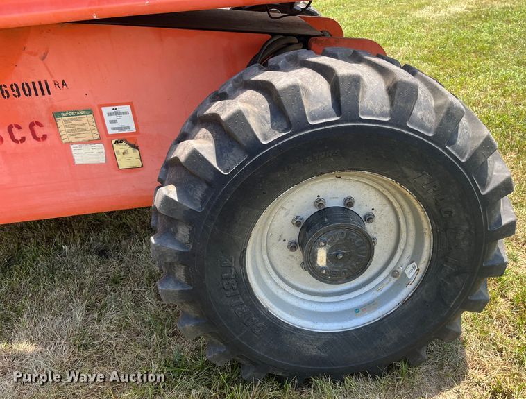 image for item EK8744 2007 JLG 600S boom lift