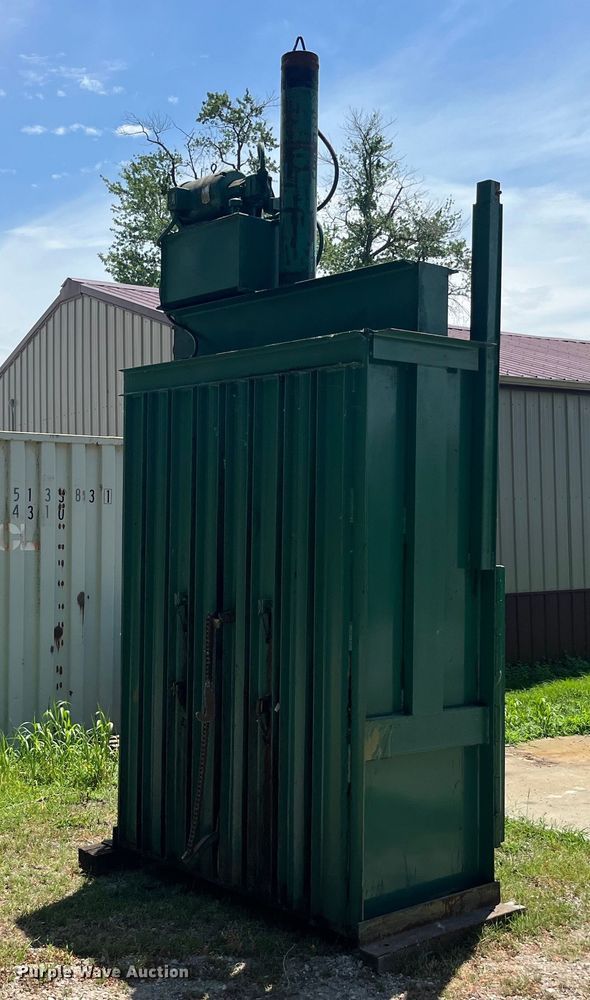 image for item EK8745 SELCO V5HD cardboard baler