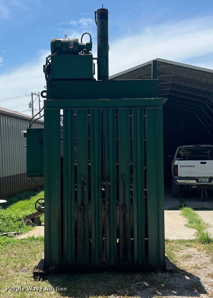 image for item EK8745 SELCO V5HD cardboard baler