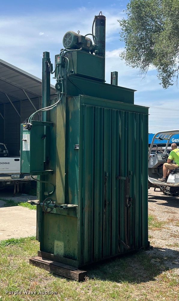 image for item EK8745 SELCO V5HD cardboard baler