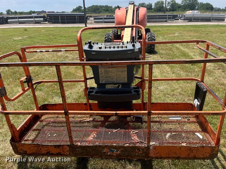 image for item EK8748 2007 JLG 660SJ boom lift