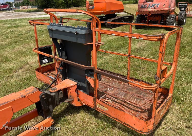 image for item EK8748 2007 JLG 660SJ boom lift