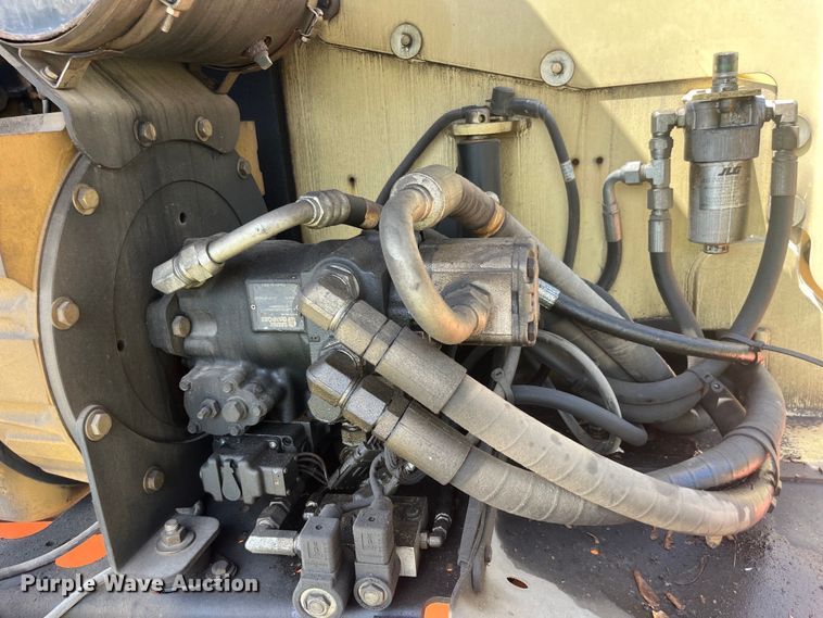 image for item EK8748 2007 JLG 660SJ boom lift