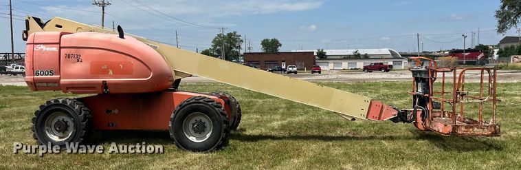 image for item EK8749 2007 JLG 600S boom lift