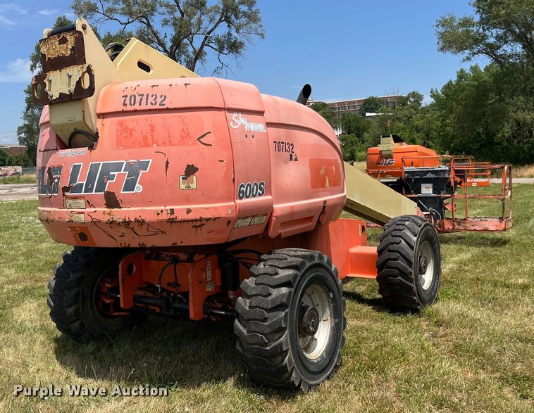 image for item EK8749 2007 JLG 600S boom lift