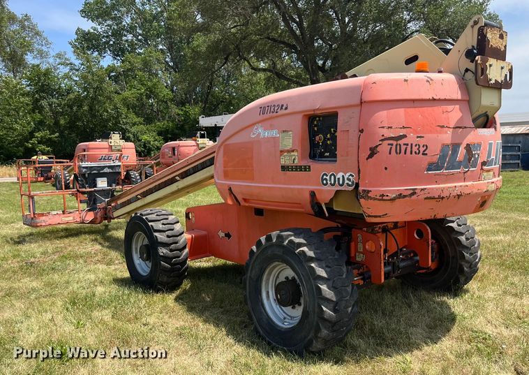 image for item EK8749 2007 JLG 600S boom lift