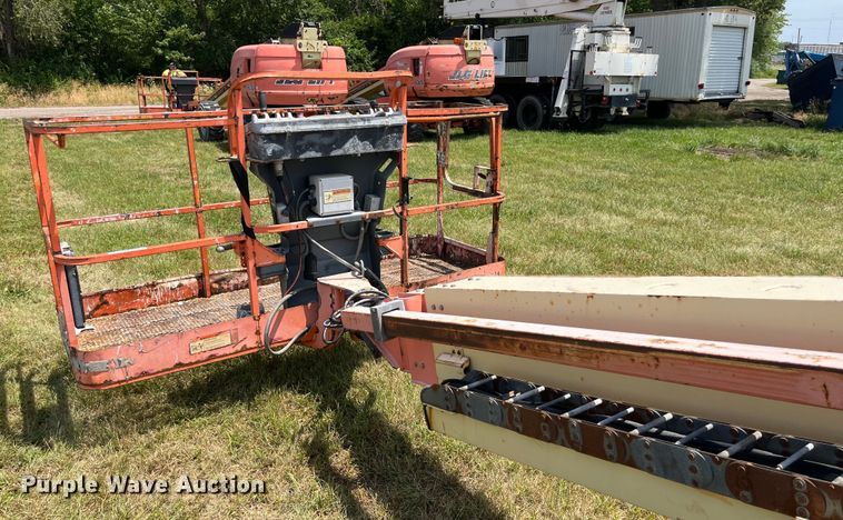 image for item EK8749 2007 JLG 600S boom lift