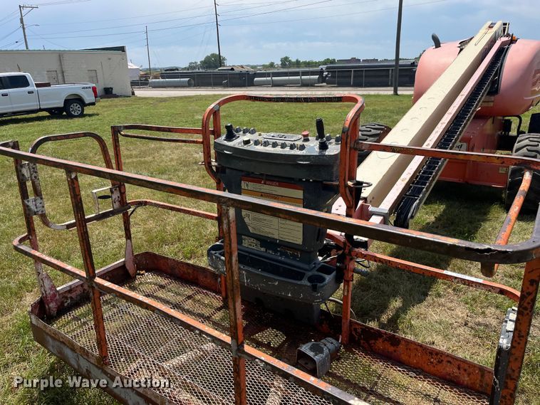 image for item EK8749 2007 JLG 600S boom lift