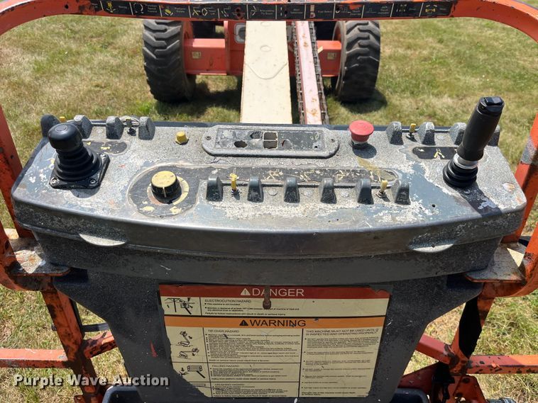 image for item EK8749 2007 JLG 600S boom lift