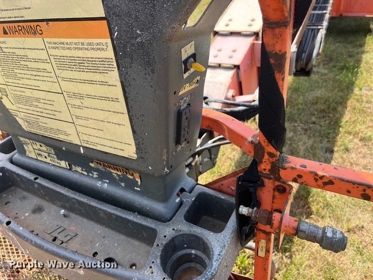 image for item EK8749 2007 JLG 600S boom lift