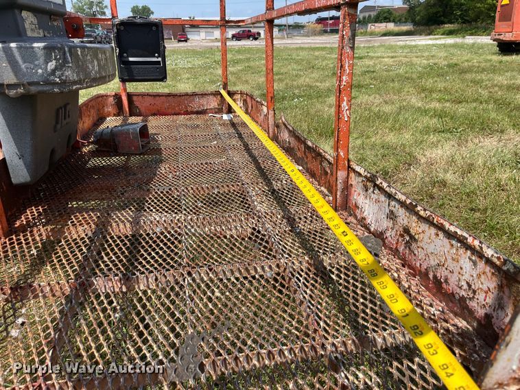 image for item EK8749 2007 JLG 600S boom lift