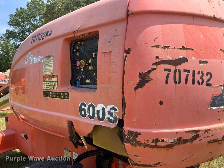 image for item EK8749 2007 JLG 600S boom lift