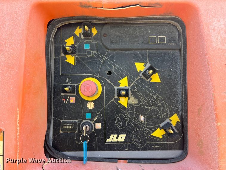 image for item EK8749 2007 JLG 600S boom lift