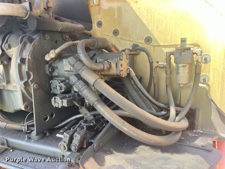 image for item EK8749 2007 JLG 600S boom lift