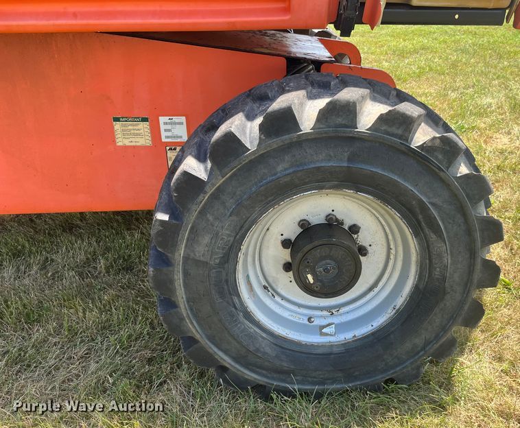 image for item EK8749 2007 JLG 600S boom lift