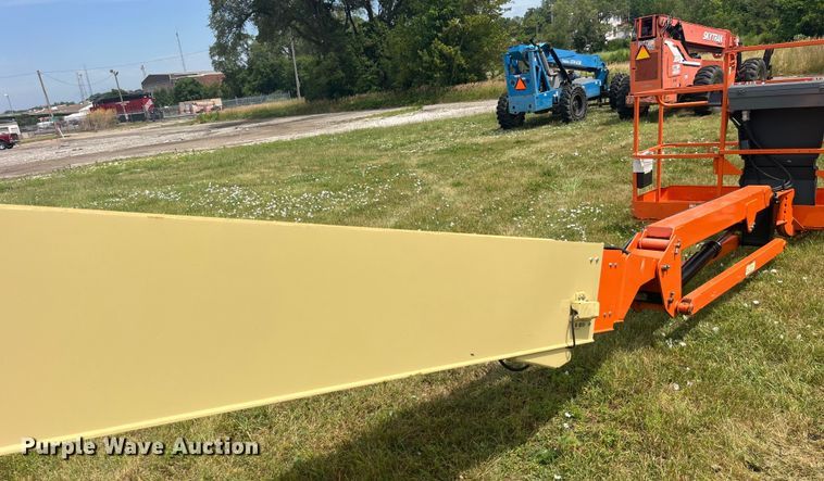 image for item EK8750 2002 JLG 660SJC boom lift