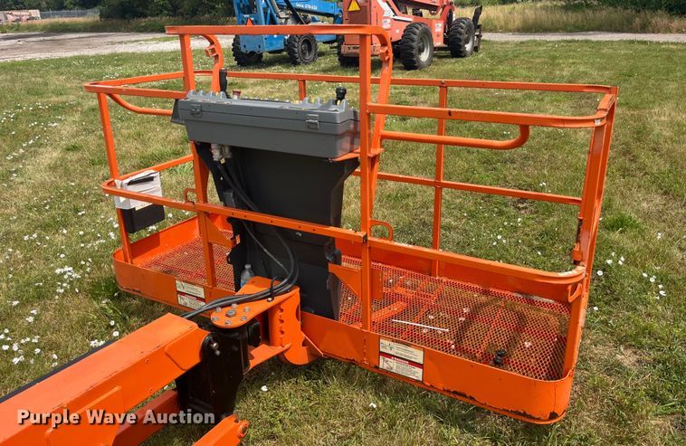 image for item EK8750 2002 JLG 660SJC boom lift
