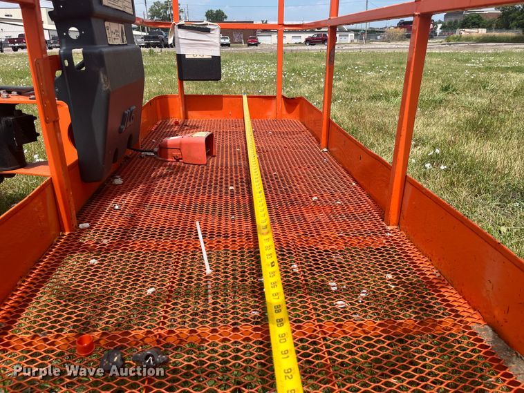 image for item EK8750 2002 JLG 660SJC boom lift