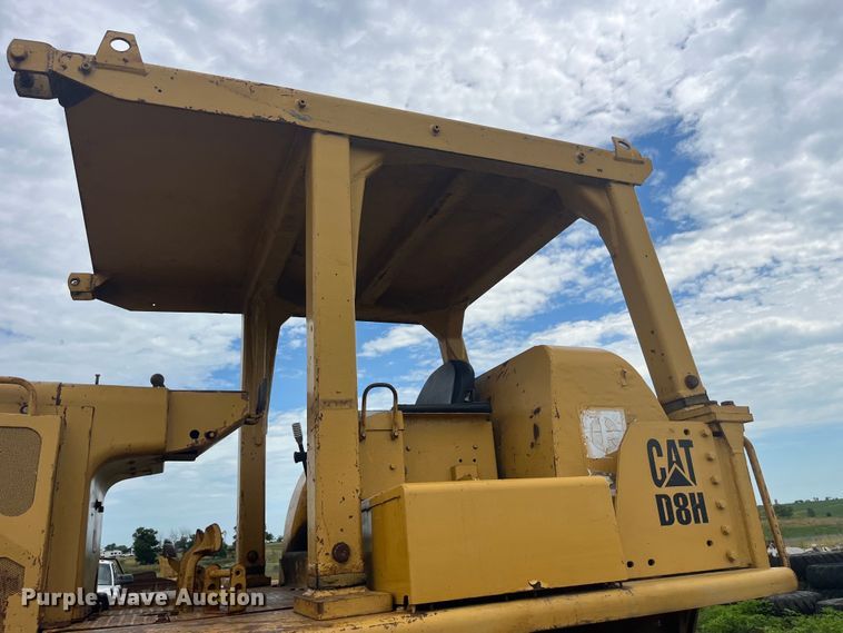 image for item EK8756 Caterpillar  D8H dozer