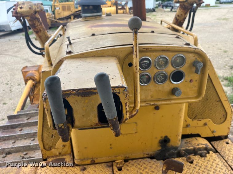 image for item EK8756 Caterpillar  D8H dozer