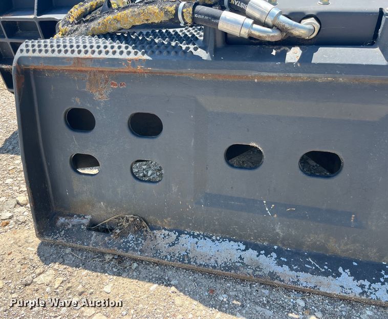 image for item EK8772 2015 Bobcat Dozer Blade 96 skid steer dozer blade