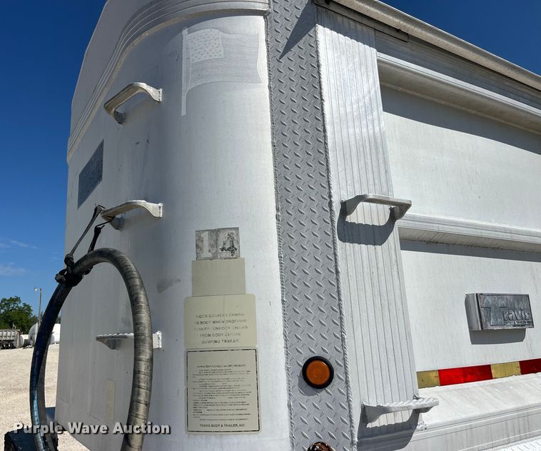 image for item EK8783 1995 Travis 37.6FT TRAVIS P L end dump trailer