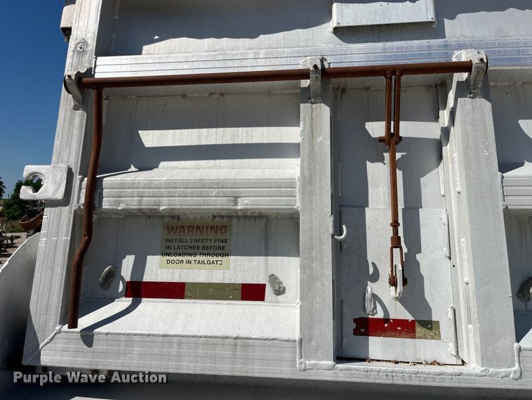 image for item EK8783 1995 Travis 37.6FT TRAVIS P L end dump trailer