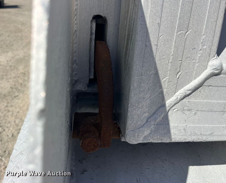 image for item EK8783 1995 Travis 37.6FT TRAVIS P L end dump trailer