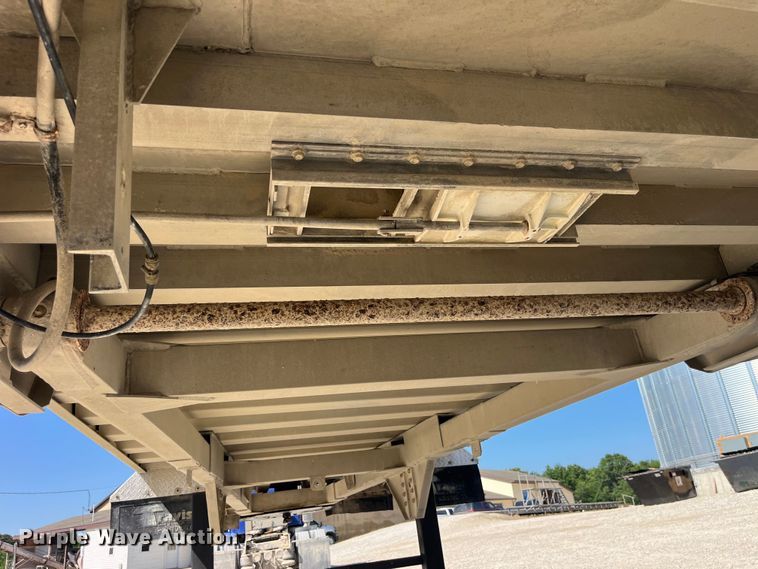 image for item EK8783 1995 Travis 37.6FT TRAVIS P L end dump trailer