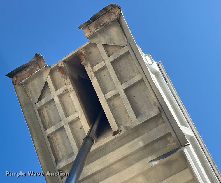 image for item EK8783 1995 Travis 37.6FT TRAVIS P L end dump trailer