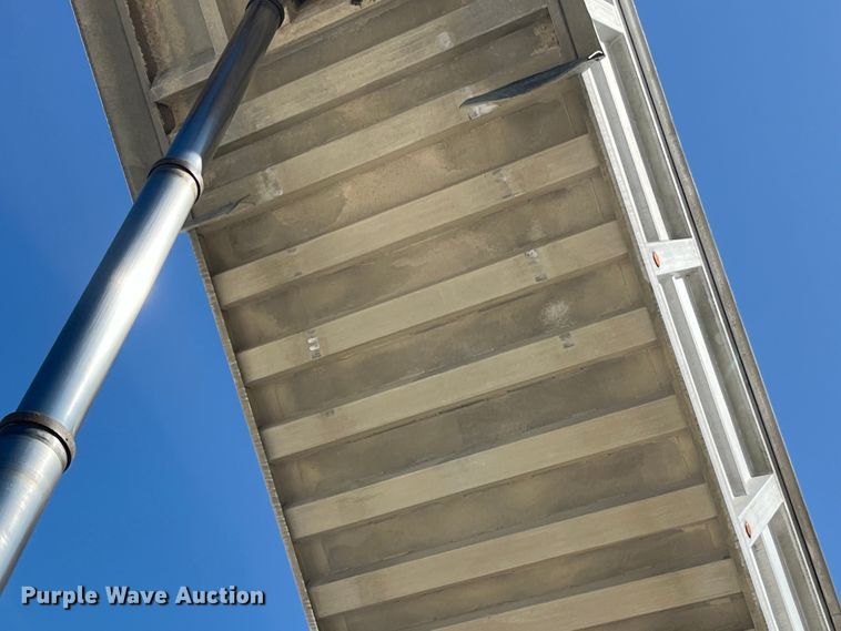 image for item EK8783 1995 Travis 37.6FT TRAVIS P L end dump trailer