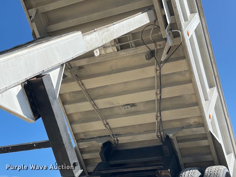 image for item EK8783 1995 Travis 37.6FT TRAVIS P L end dump trailer