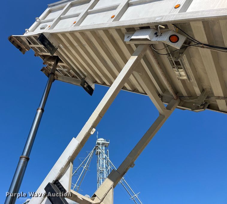 image for item EK8783 1995 Travis 37.6FT TRAVIS P L end dump trailer