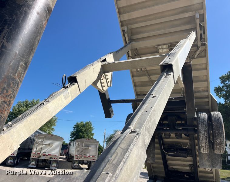 image for item EK8783 1995 Travis 37.6FT TRAVIS P L end dump trailer