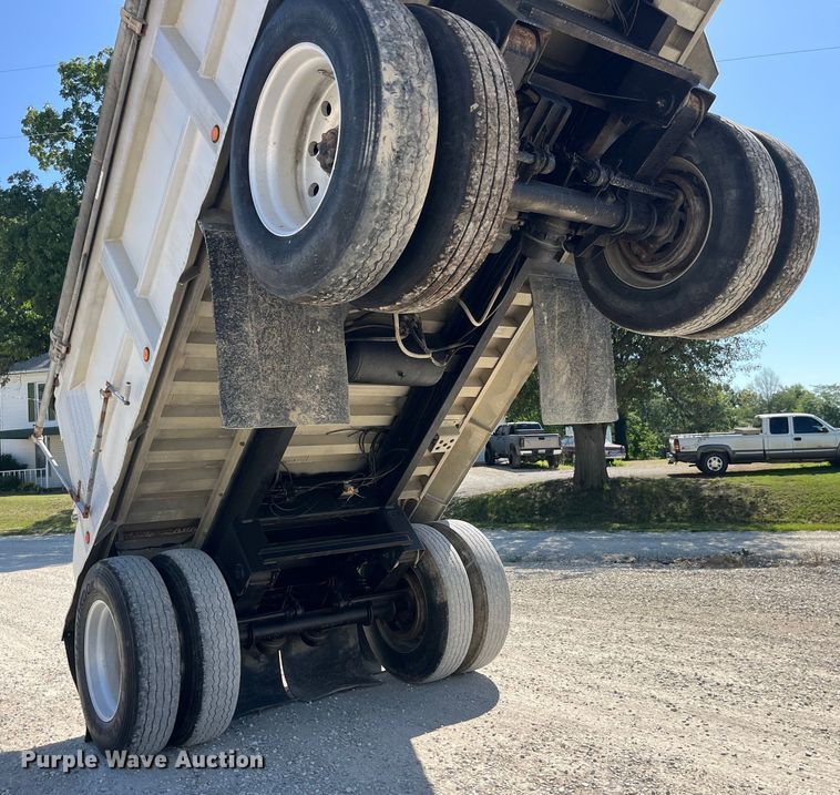 image for item EK8783 1995 Travis 37.6FT TRAVIS P L end dump trailer