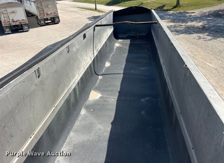 image for item EK8783 1995 Travis 37.6FT TRAVIS P L end dump trailer