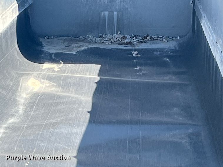 image for item EK8783 1995 Travis 37.6FT TRAVIS P L end dump trailer