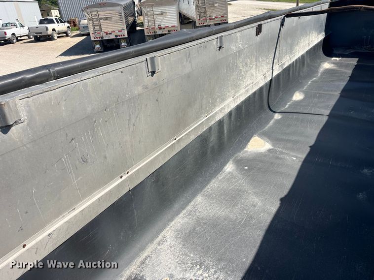 image for item EK8783 1995 Travis 37.6FT TRAVIS P L end dump trailer