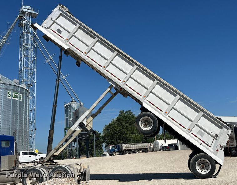 image for item EK8783 1995 Travis 37.6FT TRAVIS P L end dump trailer