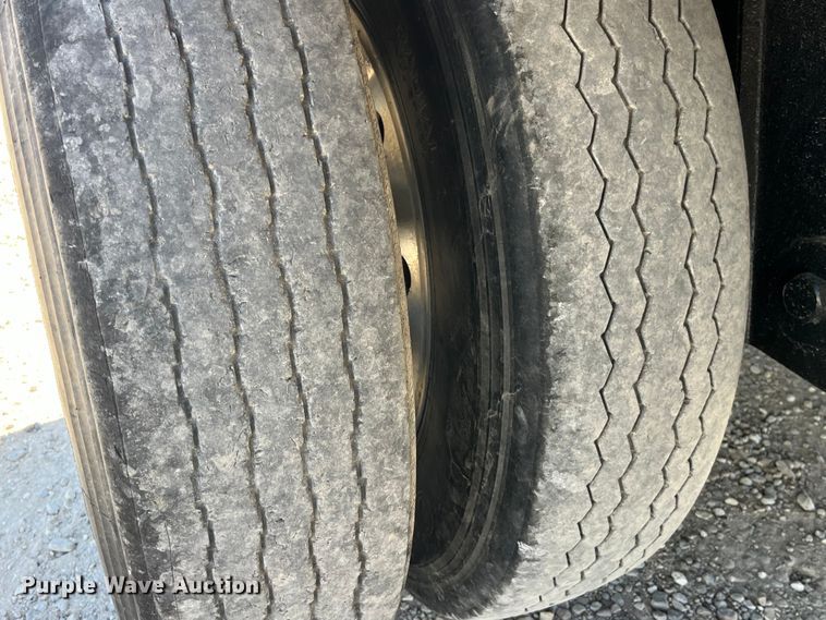 image for item EK8783 1995 Travis 37.6FT TRAVIS P L end dump trailer