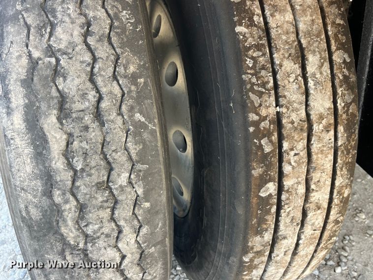 image for item EK8783 1995 Travis 37.6FT TRAVIS P L end dump trailer