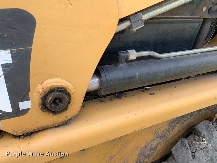 image for item JT9806 2005 Caterpillar 246B skid steer loader