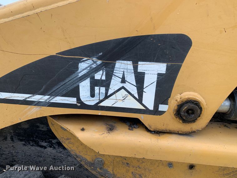 image for item JT9806 2005 Caterpillar 246B skid steer loader