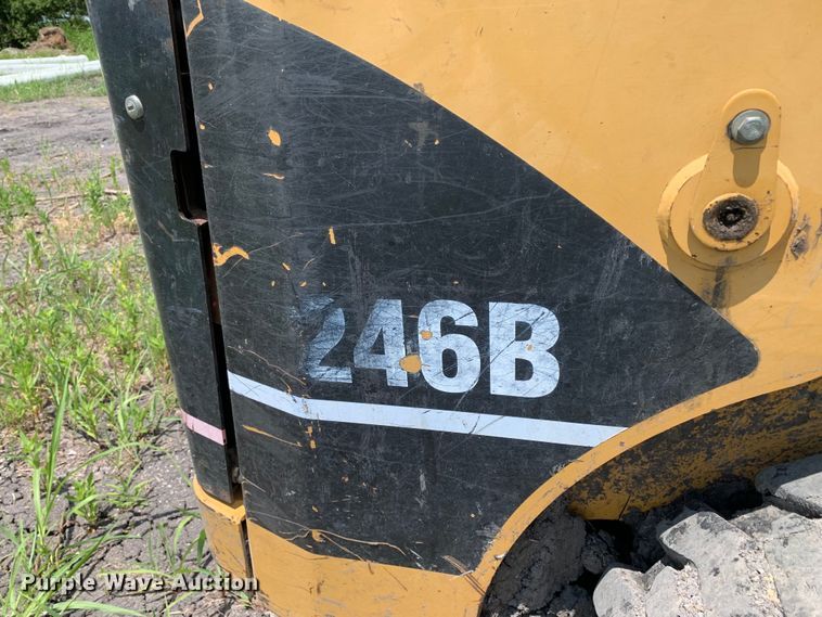 image for item JT9806 2005 Caterpillar 246B skid steer loader