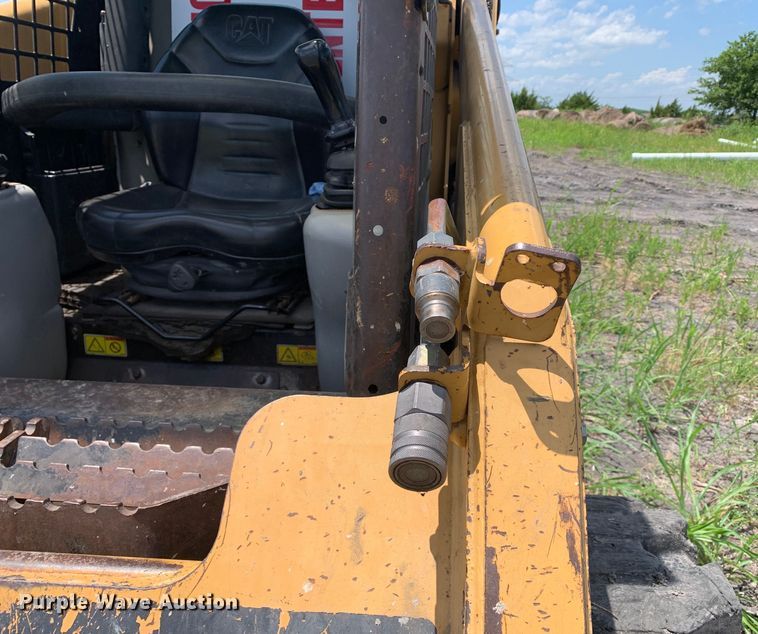 image for item JT9806 2005 Caterpillar 246B skid steer loader