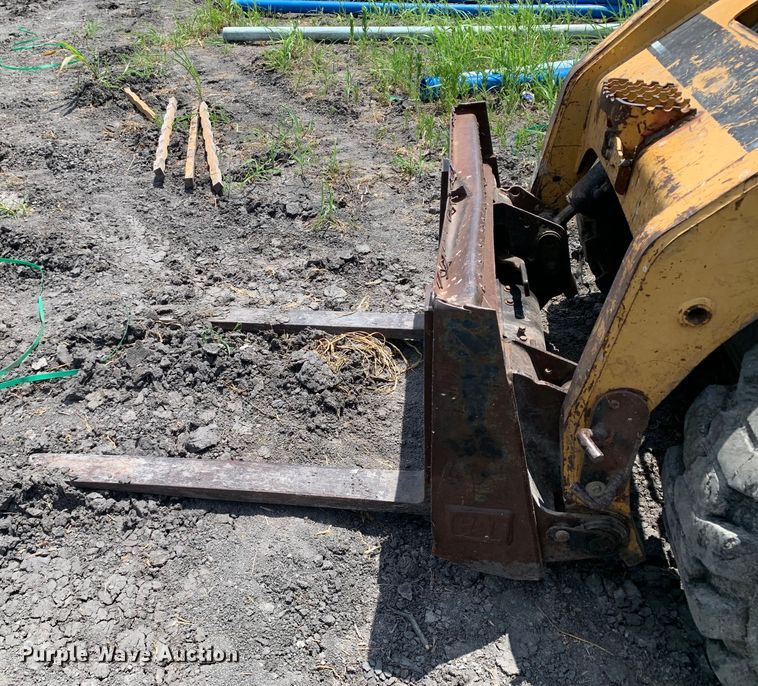 image for item JT9806 2005 Caterpillar 246B skid steer loader