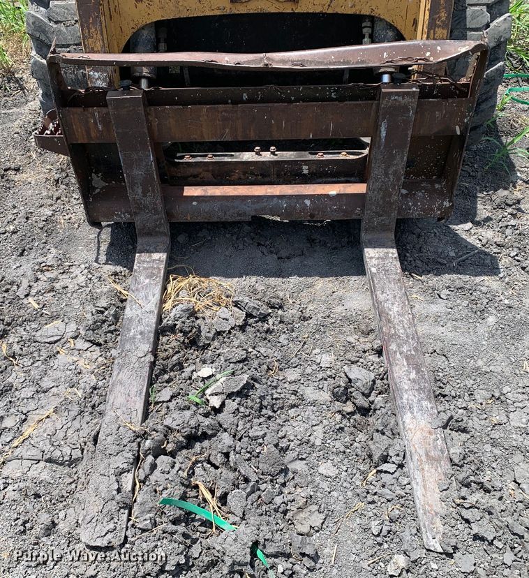 image for item JT9806 2005 Caterpillar 246B skid steer loader