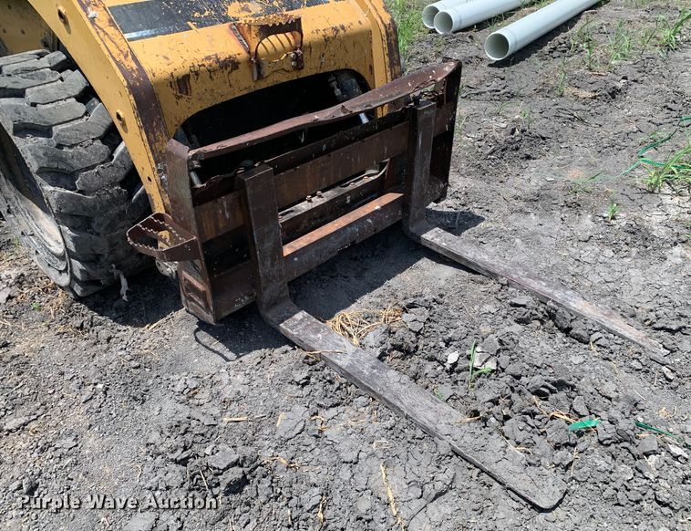 image for item JT9806 2005 Caterpillar 246B skid steer loader