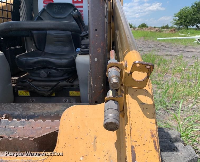 image for item JT9806 2005 Caterpillar 246B skid steer loader